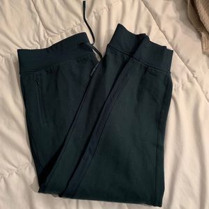 Forest green Lululemon jogger. NWT